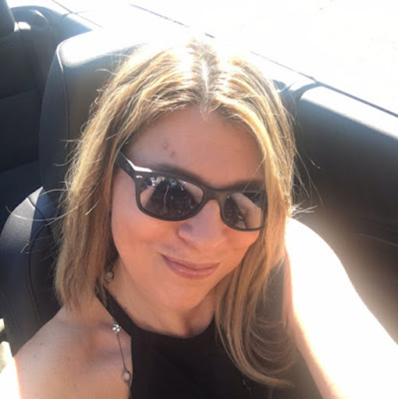 Meet your Posher, Lori - Picture 1 of 1